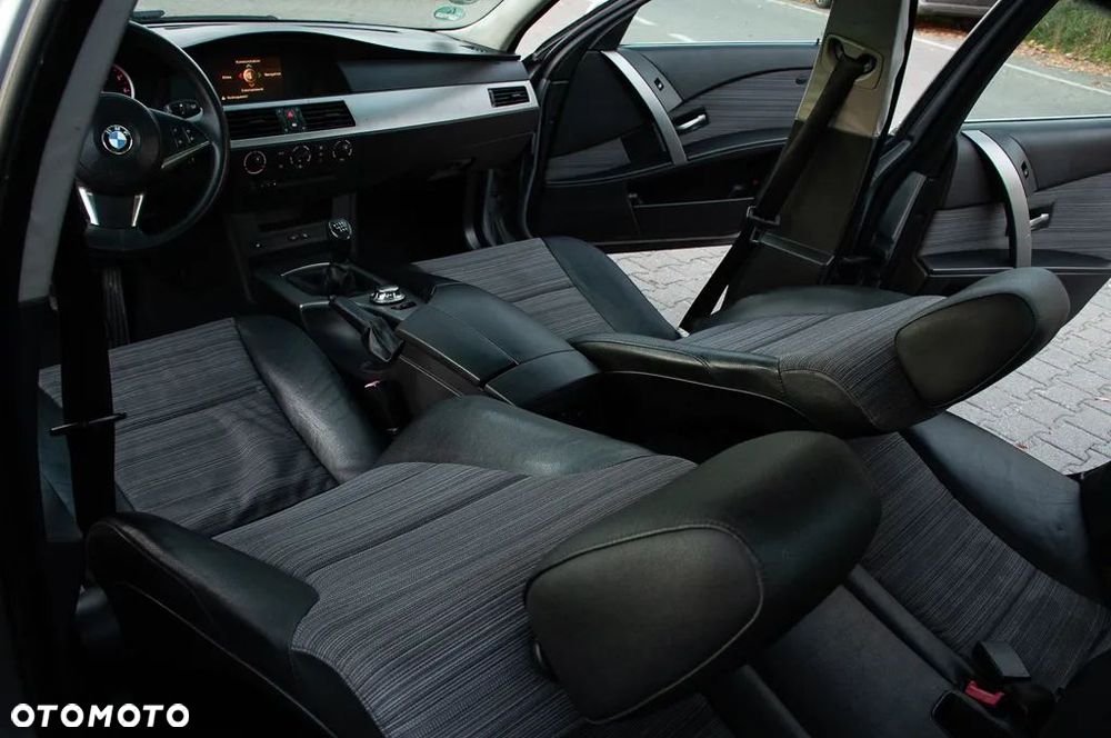 BMW Seria 5 520i - 25