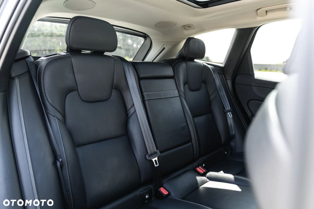 Volvo XC 60 B4 D AWD Inscription - 27