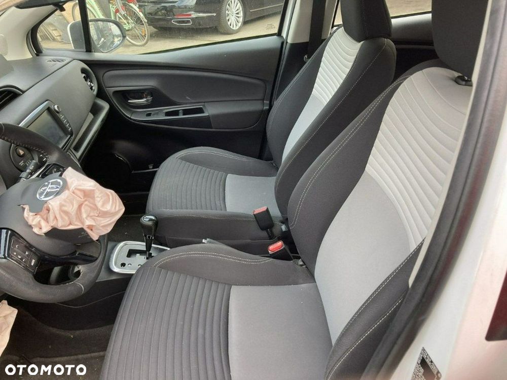 Toyota Yaris - 12
