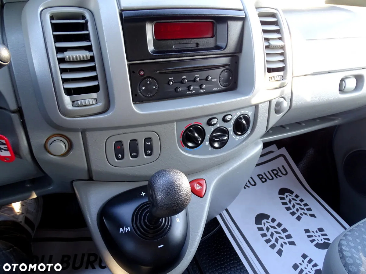 Renault Trafic L1H1 Passenger Quickshift - 19