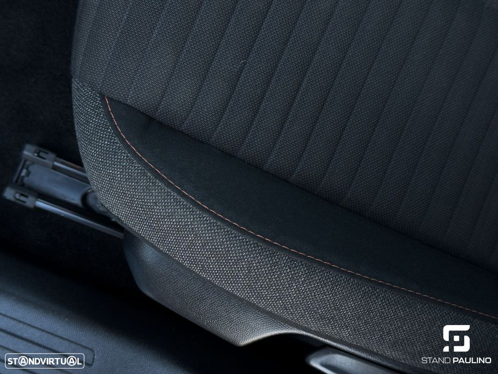 Peugeot e-2008 50 kWh Active - 29