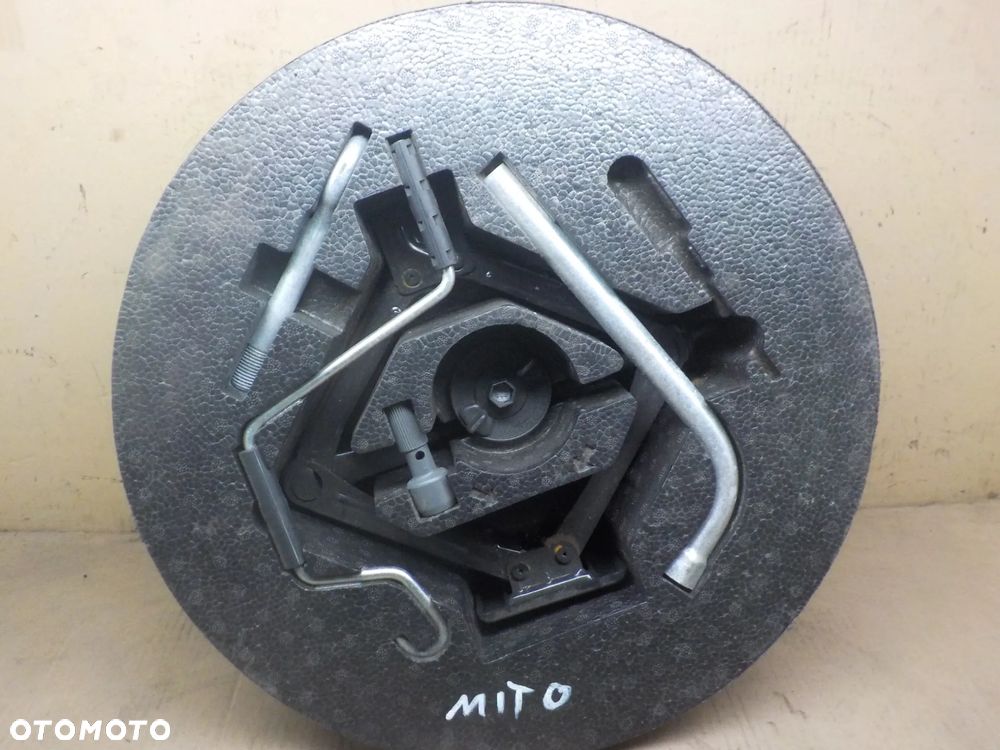 ALFA ROMEO MITO PODNOŚNIK UCHO KLUCZ WKŁAD KOŁA - 1