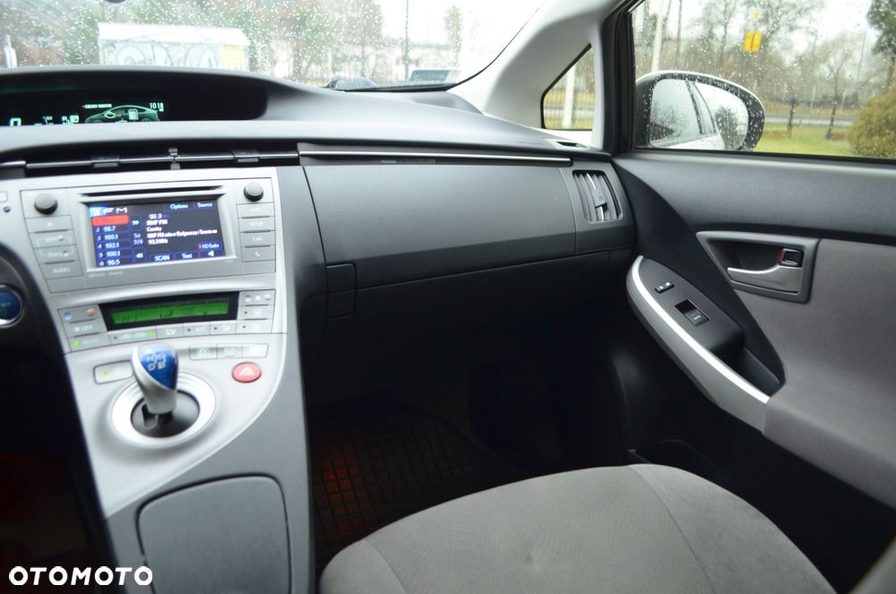 Toyota Prius (Hybrid) - 23