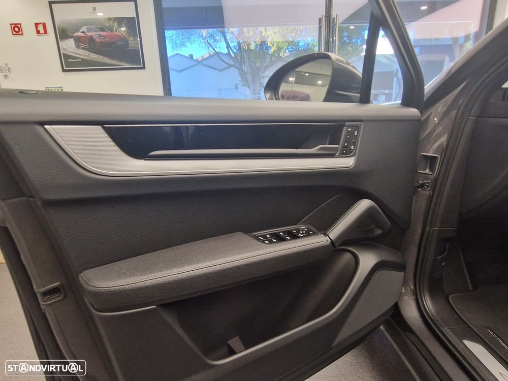 Porsche Cayenne Coupé E-Hybrid - 13