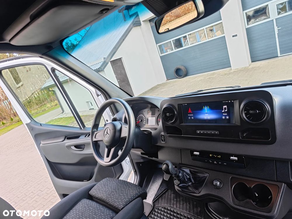 Mercedes-Benz Sprinter - 14