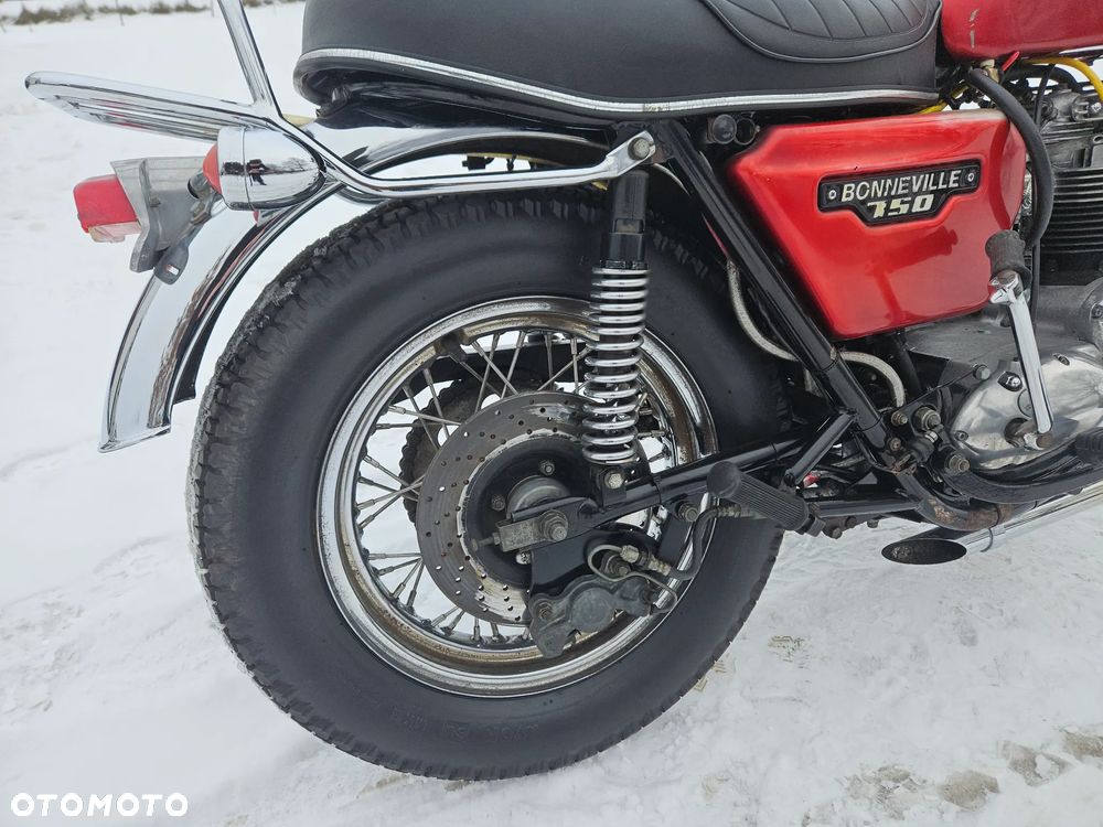 Triumph Bonneville - 10