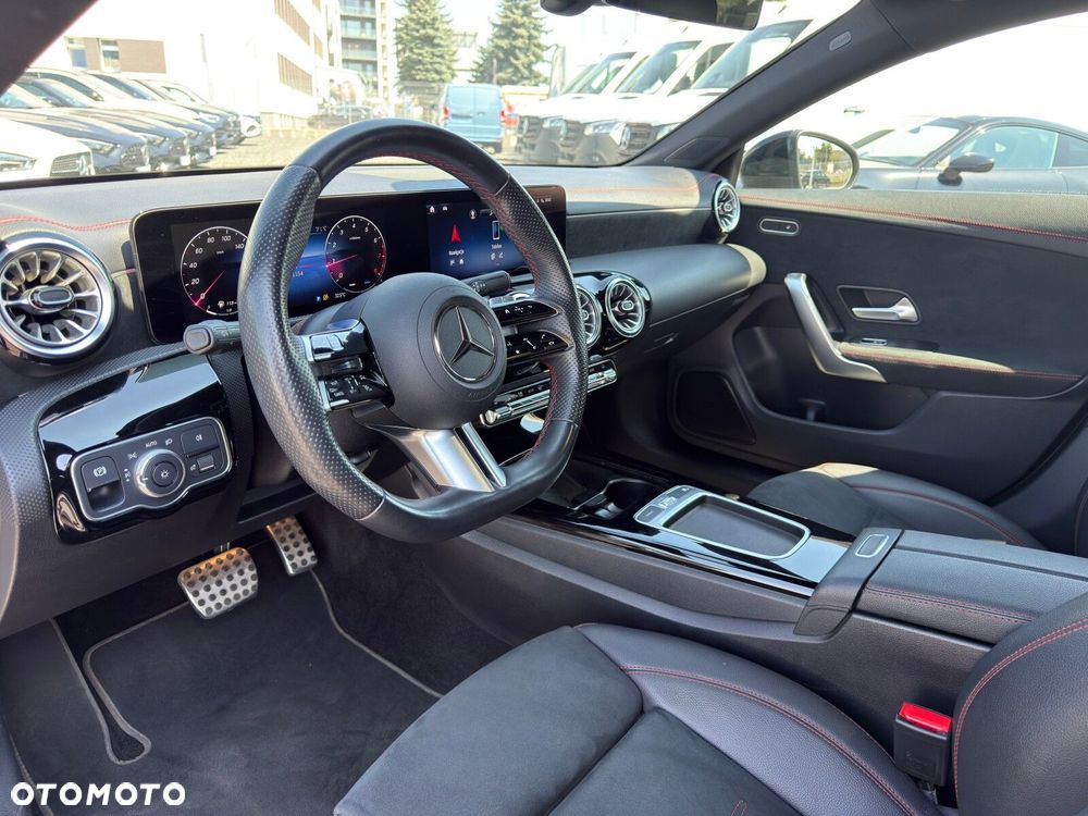 Mercedes-Benz CLA 220 4-Matic AMG Line 7G-DCT - 16