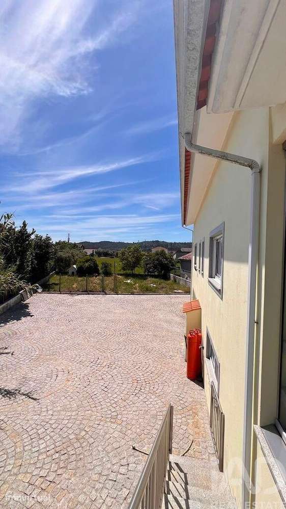 Moradia isolada T3 em Abraveses de 402 m2 - Grande imagem: 4/27