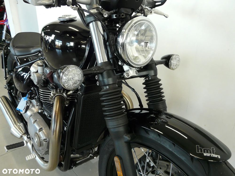 Triumph Bonneville Bobber - 2