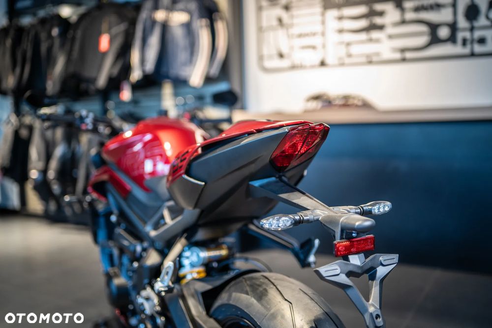 Triumph Street Triple - 13