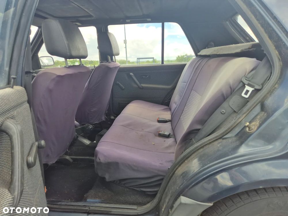Volkswagen Golf 1.6 GL - 12