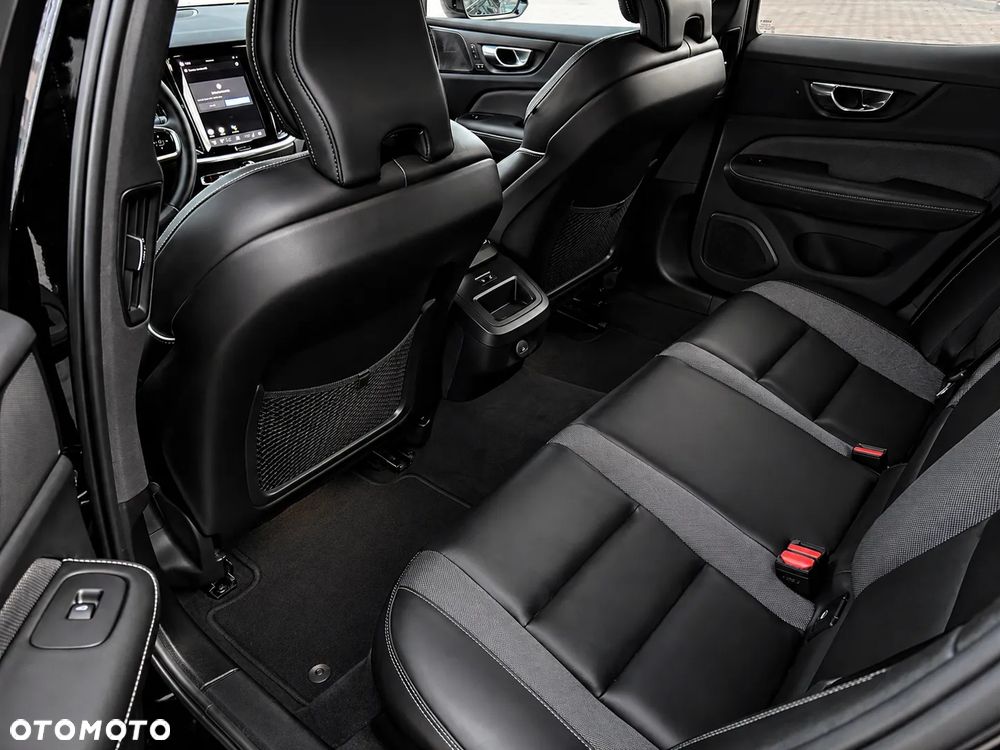 Volvo S60 B5 B Ultimate Dark - 12