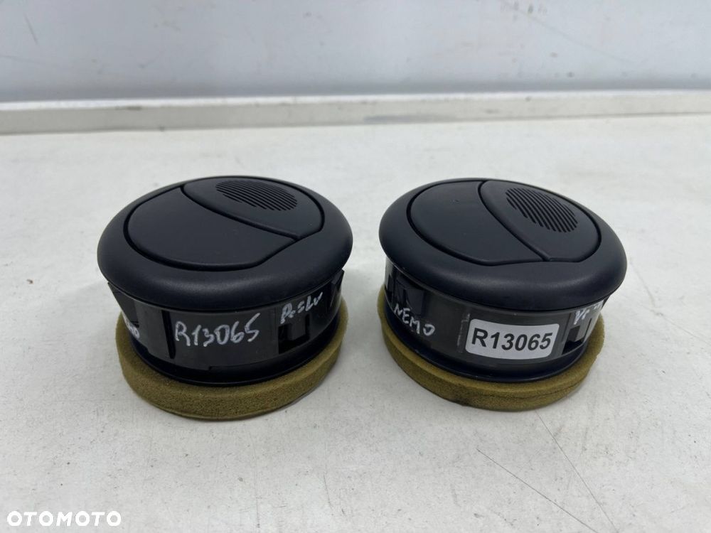 Kratka nawiewu Citroen Nemo Bipper Fiorino Qubo 07-17. prawa lewa nadmuchu deski wnętrza 07354610760 - 1