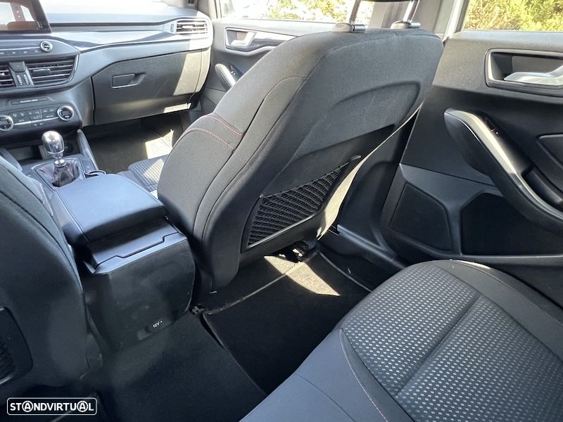 Ford Focus 1.5 TDCi ECOBlue ST-Line - 17