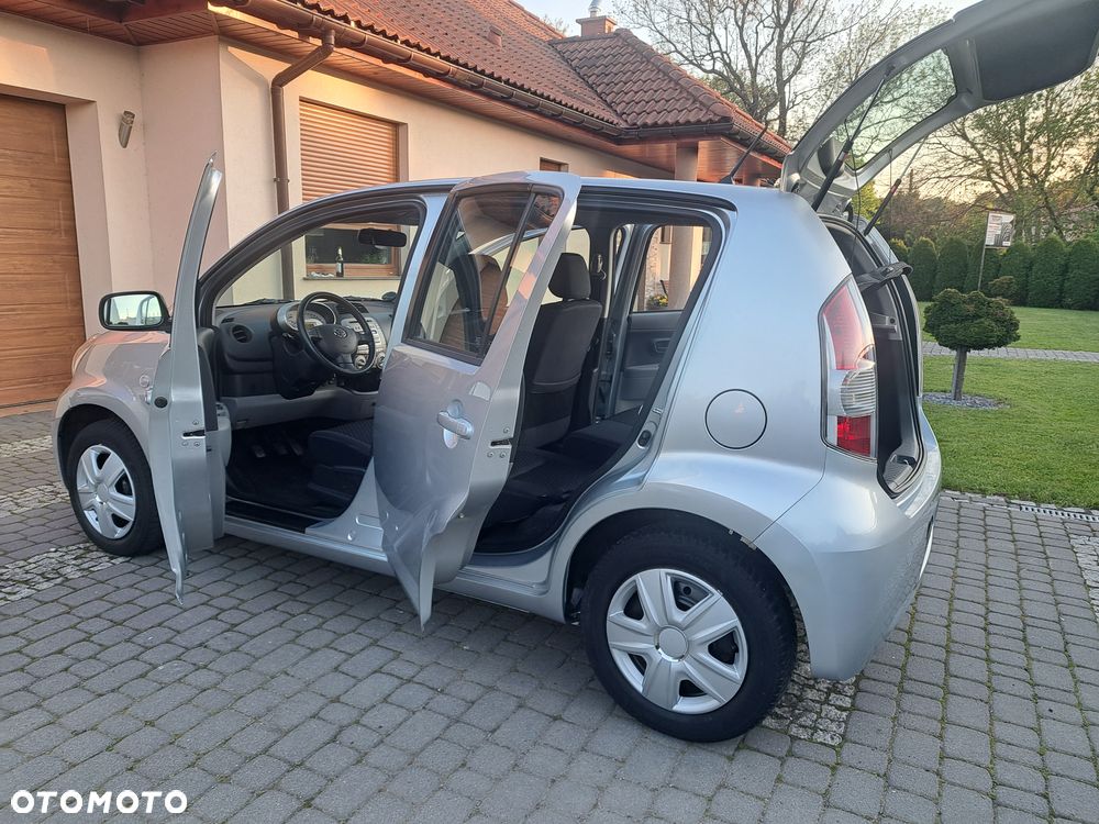 Daihatsu Sirion 1.0 - 28