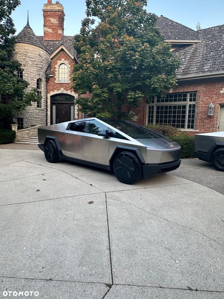 Tesla Cybertruck - 11