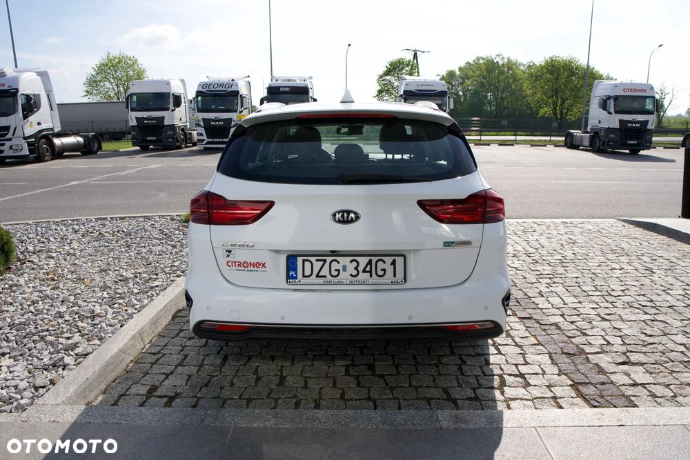 Kia Ceed - 22