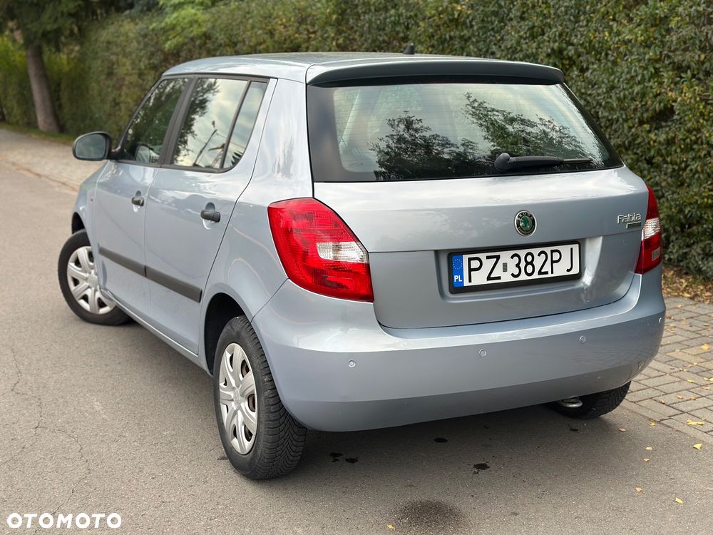 Skoda Fabia 2010 photo 5