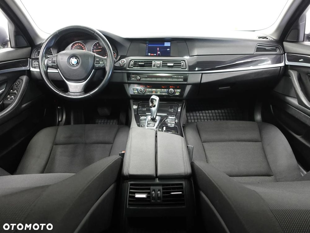 BMW Seria 5 528i - 29