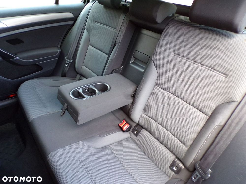 Volkswagen Golf - 30