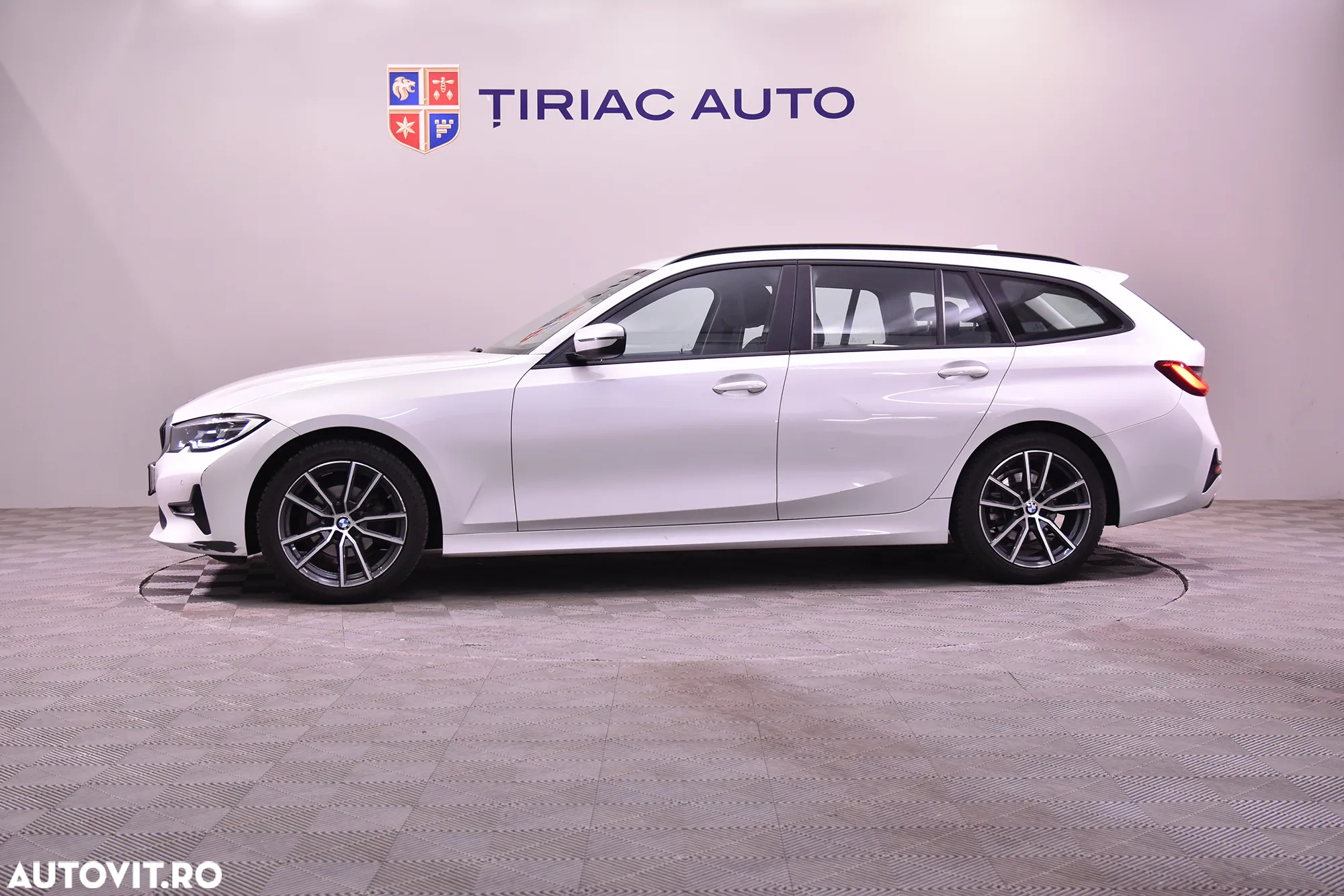 BMW Seria 3 318d Touring Aut. - 2