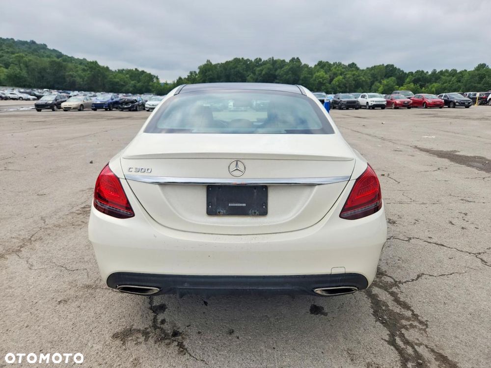 Mercedes-Benz Klasa C 300 4Matic 9G-TRONIC AMG Line - 6