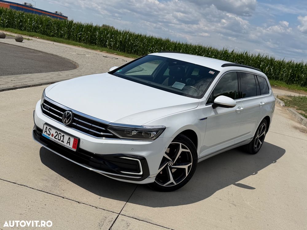Volkswagen Passat - 1