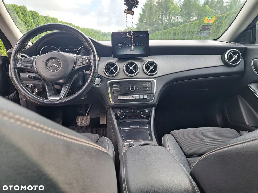 Mercedes-Benz CLA 180 7G-DCT Urban - 19