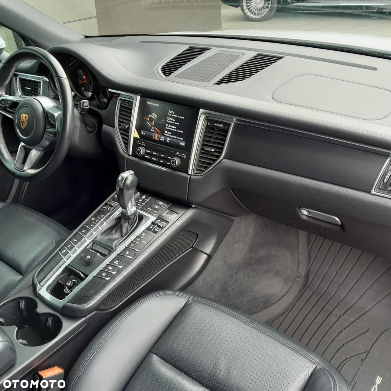 Porsche Macan - 13