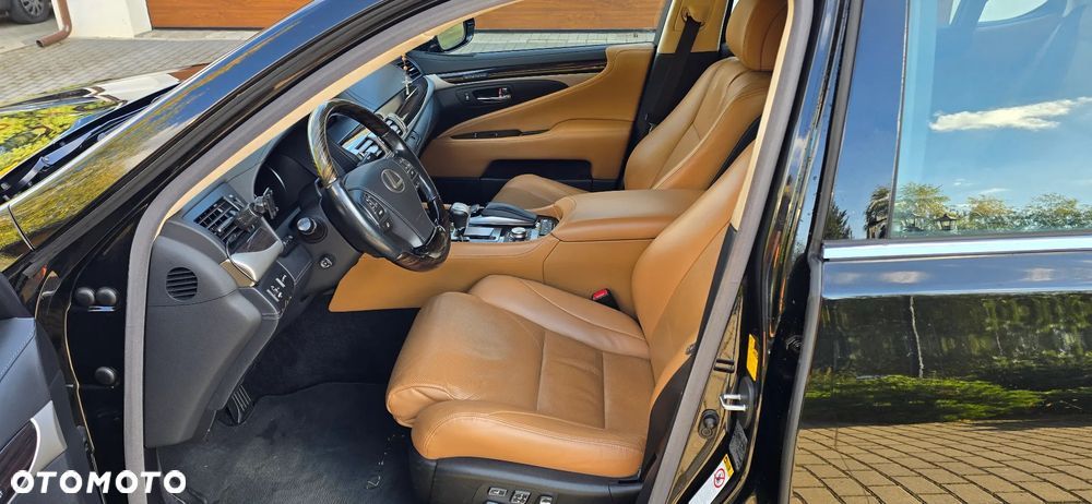 Lexus LS - 7