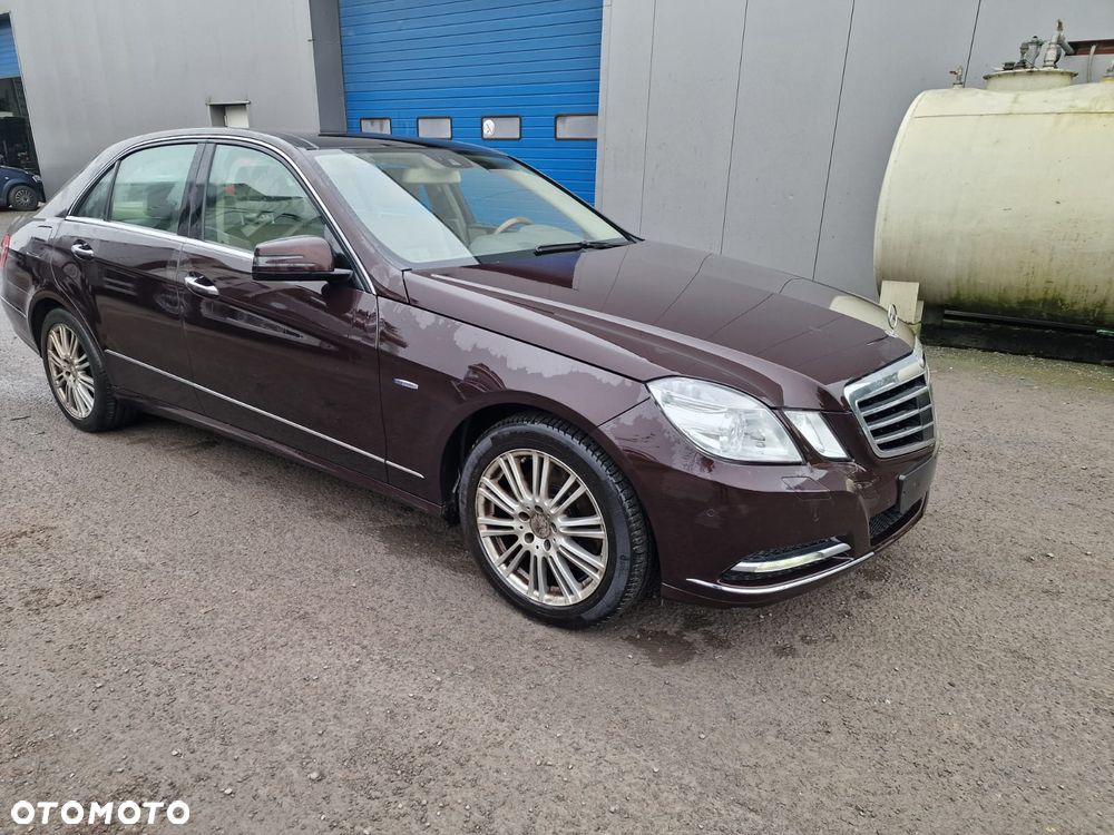 Mercedes-Benz Klasa E 350 CDI DPF 4Matic BlueEFFICIENCY 7G-TRONIC - 2