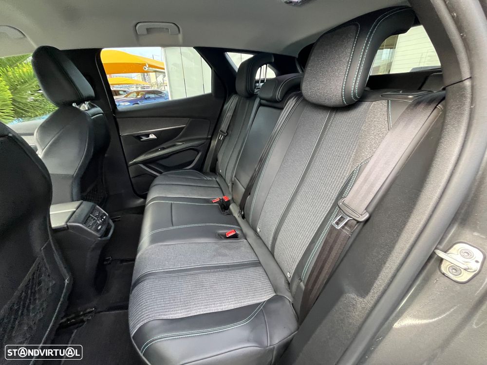 Peugeot 3008 1.6 Hybrid Allure Pack e-EAT8 - 52