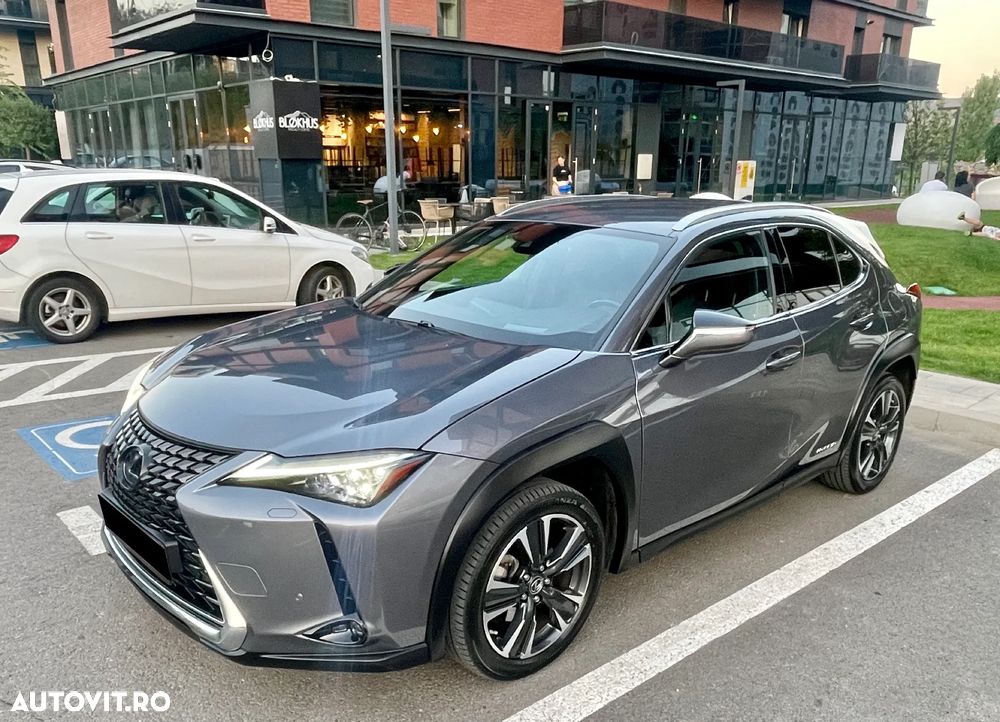 Lexus UX - 5