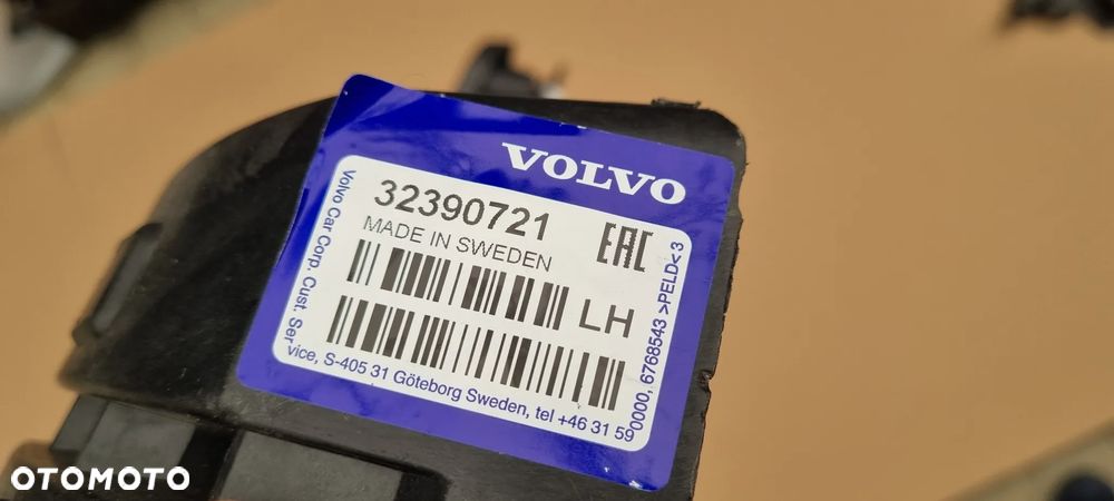 VOLVO V60 II 2018- Ślizg lewy zderzak tył oryginał - 4