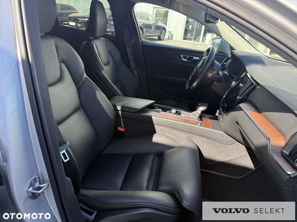 Volvo V60 Cross Country - 30