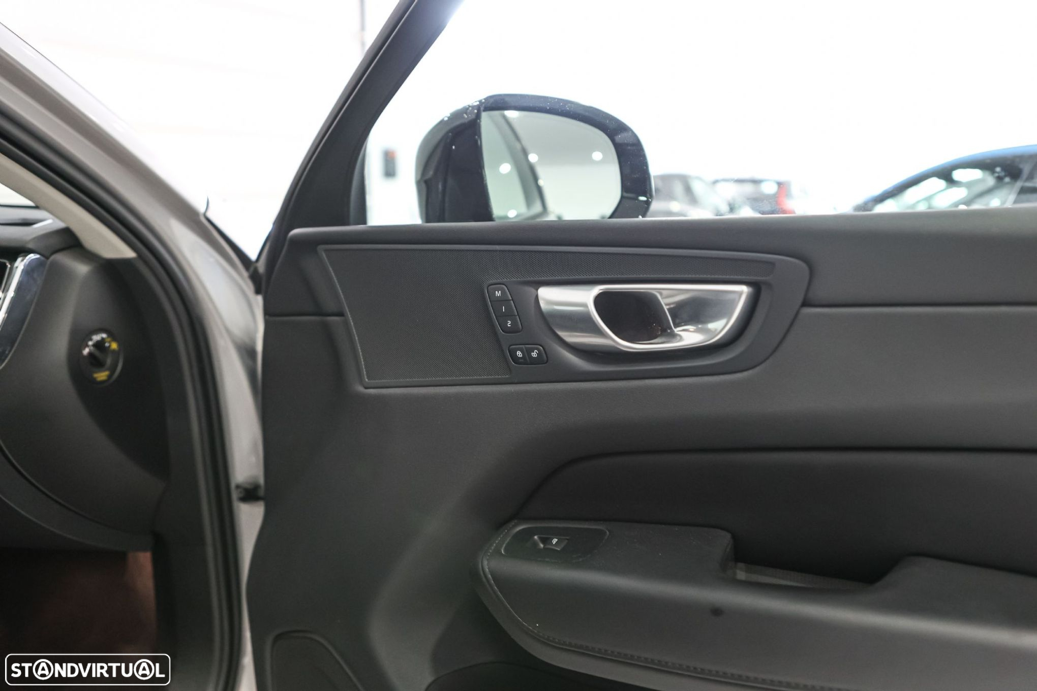 Volvo XC 60 2.0 B4 Plus Dark - 15