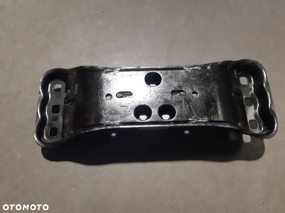 ŁAPA PODUSZKA SKRZYNI BIEGÓW MERCEDES W205 C63 1 - 2