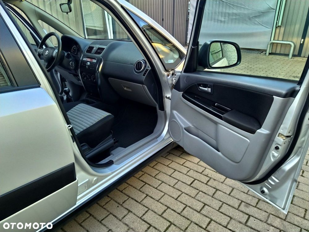 Suzuki SX4 1.6 Comfort 4WD - 25