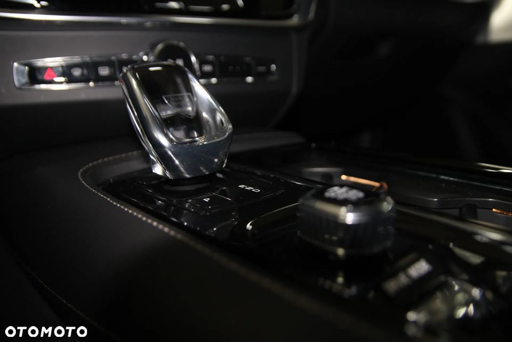 Volvo S90 T8 AWD Plug-In Hybrid Inscription - 28