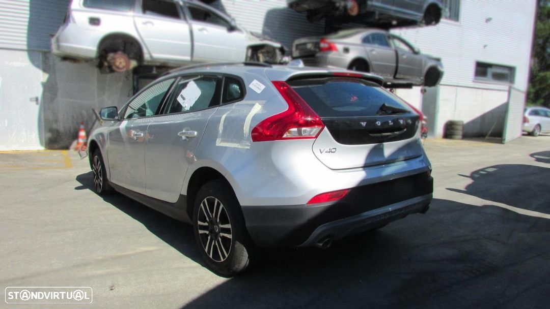 Volvo V40 2.0 D2 (120cv) de 2019 - Peças Usadas (7092) - 4
