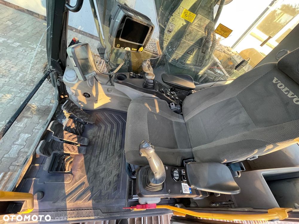 Volvo EC220DL - 8