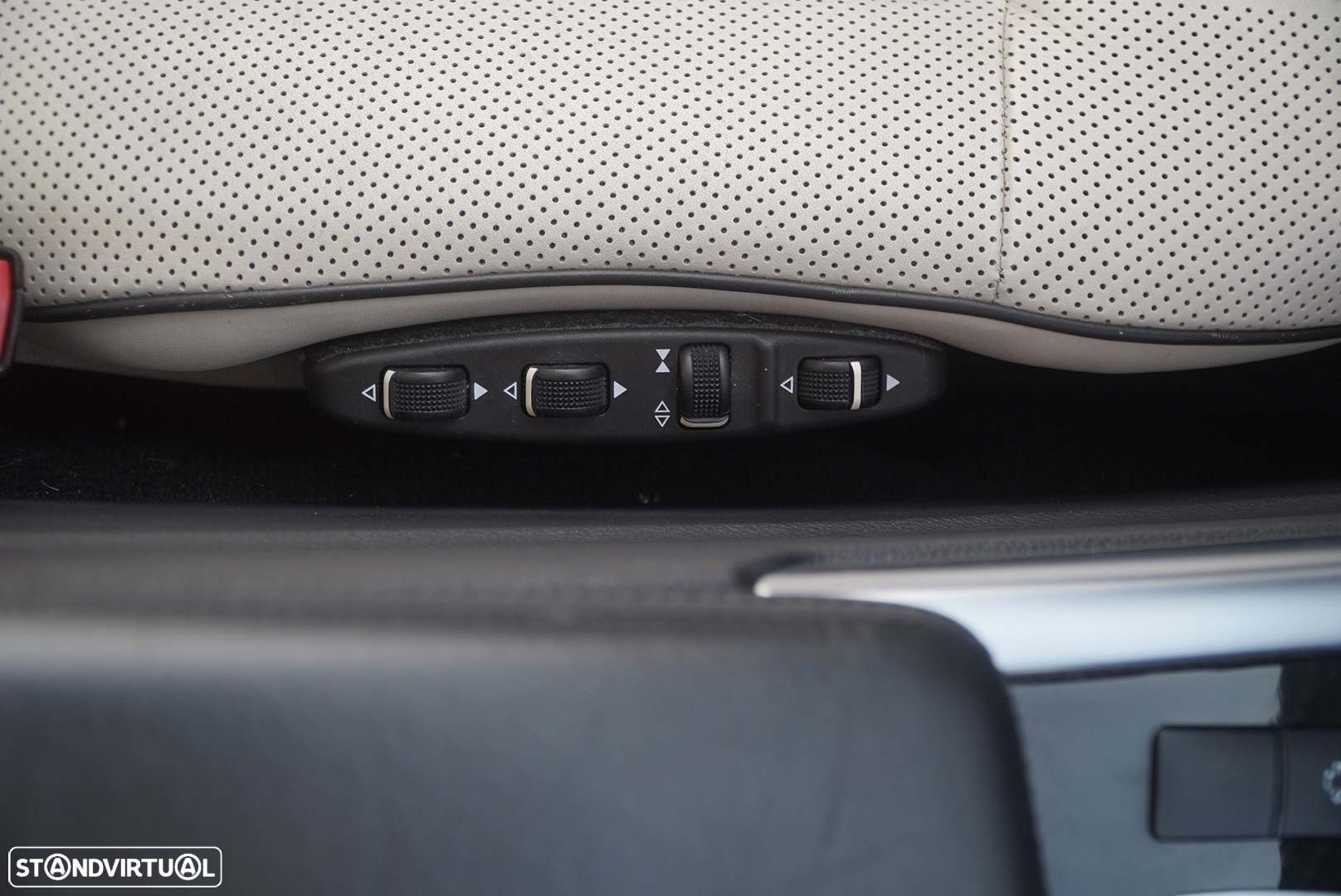 Mercedes-Benz E 300 Bluetec Hybrid Avantgarde - 38