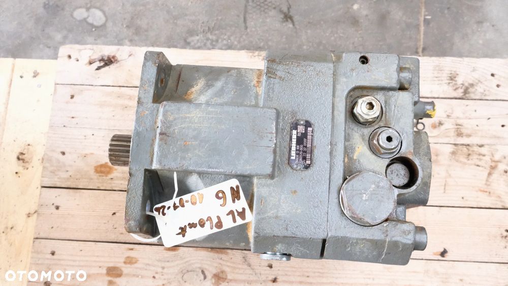 Silnik  A314,A316,,A900,A904,A914,A924,A934hydrauliczny  jazdy liebherr DMVA 0 108 - 1