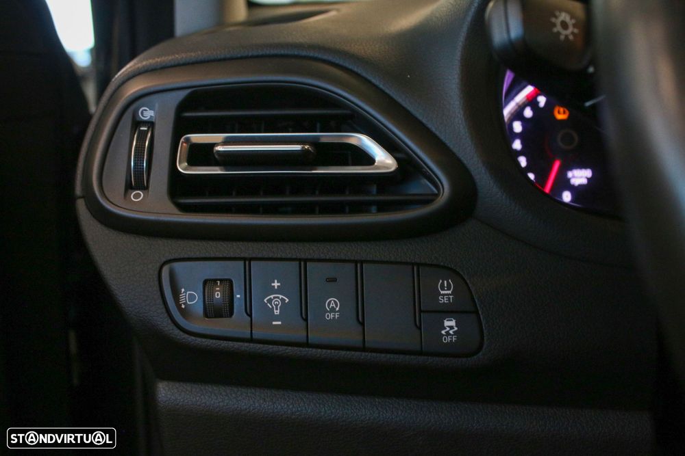 Hyundai i30 1.0 T-GDI 48V-Hybrid Connect & Go - 28