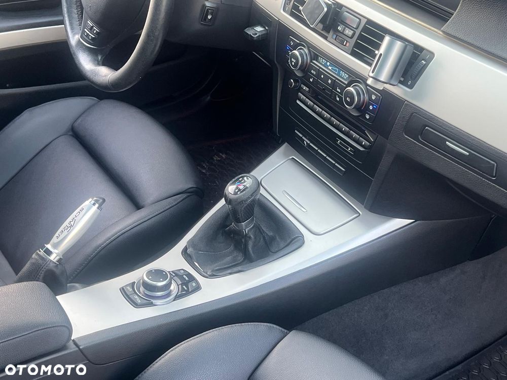 BMW Seria 3 325i - 27