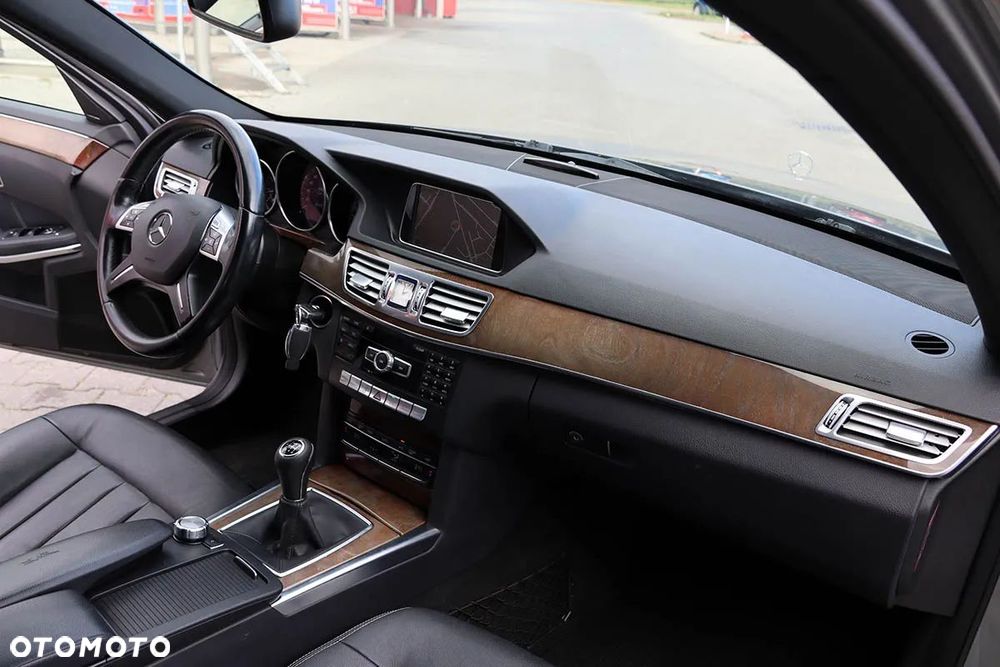 Mercedes-Benz Klasa E 200 CDI Elegance - 23