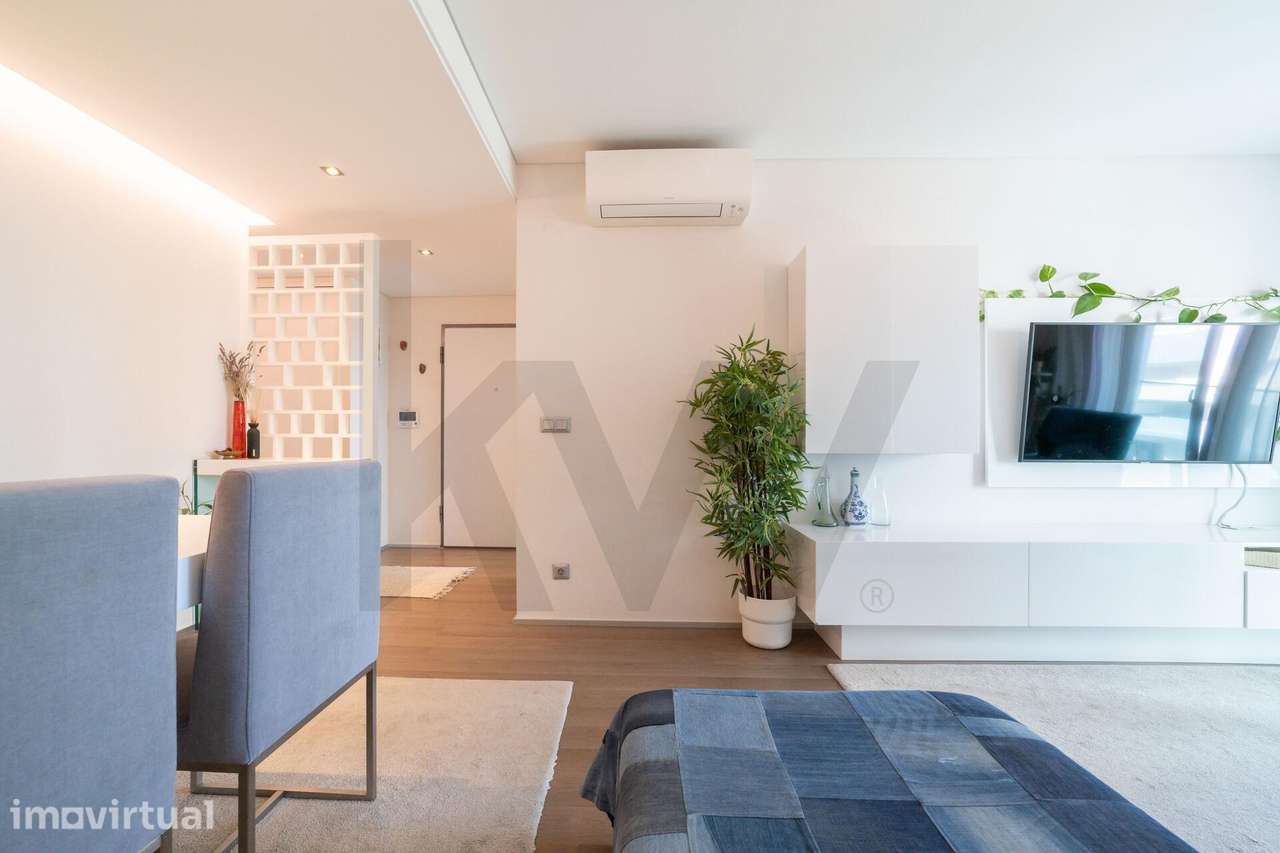 Apartamento T2 c/ 2 WCs, Lugar de Garagem e Arrecadação – Restelo - Grande imagem: 4/25