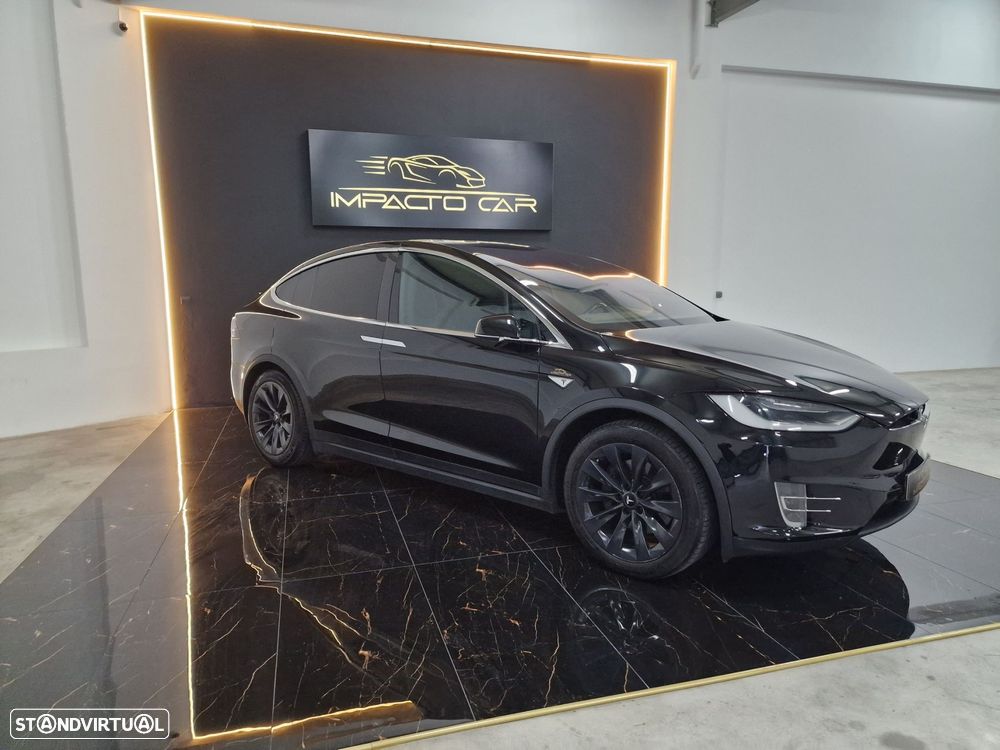 Tesla Model X 90D - 9