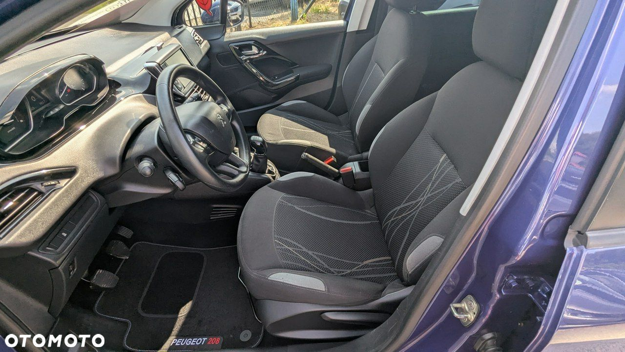 Peugeot 208 - 12