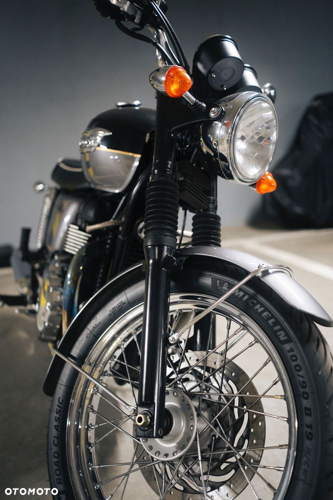 Triumph Bonneville - 15